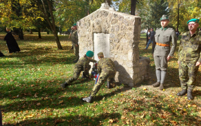 Odhalení pomníku padlým československým vojákům v parku Milana Rastislava Štefánika